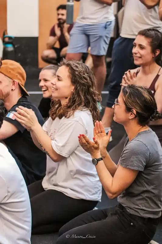 Women members encouraging the group during an event at CrossFit Gratte-Ciel